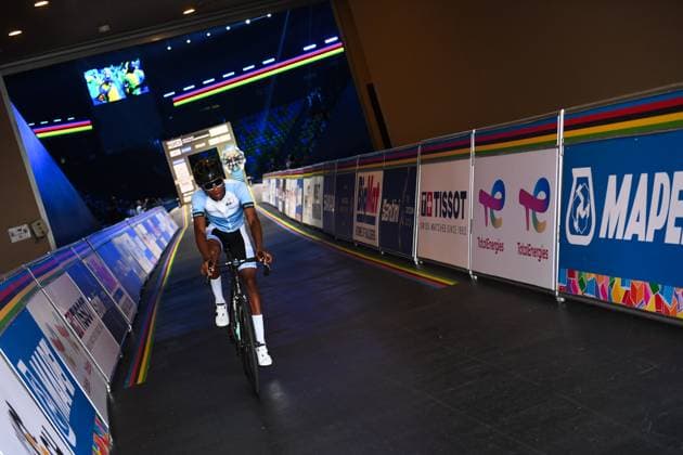 2025 UCI Road World Championships Picture by Simon Wilkinson SWpix.com - 22 09 2025 - Cycling - 2025 UCI Road World Championships - BK Arena to Kigali Convention Centre, Kigali, Rwanda - Men Under-23 Individual Time Trial (ITT) - Gomolemo Kelaotswe (Botswana) Copyright: x xSWpix.comx(t axPhotographyxHubxLtd)xSimonxWilkinson SWpix.comx SWP-3030-5624