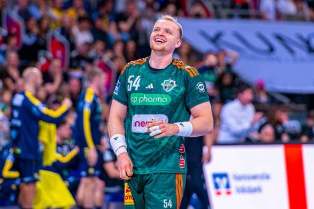 Justus Fischer TSV Hannover Burgdorf, No. 54 v l , TSV Hannover Burgdorf green against Rhein Neckar Löwen yellow on matchday 5 of the 2025 2026 season in the DAIKIN Handball Bundesliga 21 09 2025, ZAG Arena Hannover, GER , Copyright: xJanxGuentherx xTSVxHannover-Burgdorfx