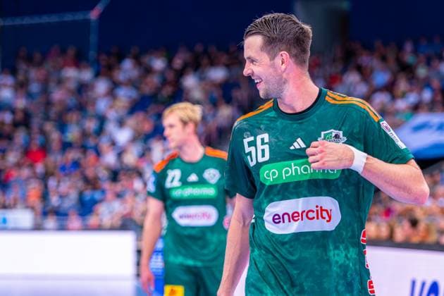 Hannes Feise TSV Hannover Burgdorf, No. 56 v l , TSV Hannover Burgdorf green against Rhein Neckar Löwen yellow on matchday 5 of the 2025 2026 season in the DAIKIN Handball Bundesliga 21 09 2025, ZAG Arena Hannover, GER , Copyright: xJanxGuentherx xTSVxHannover-Burgdorfx