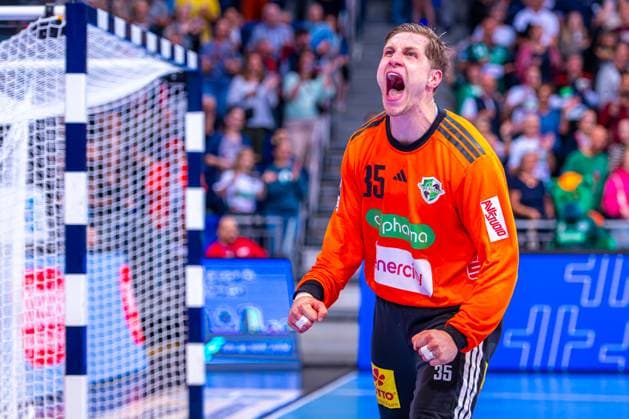 Joel Birlehm TSV Hannover Burgdorf, No. 35 v l , TSV Hannover Burgdorf green against Rhein Neckar Löwen yellow on matchday 5 of the 2025 2026 season in the DAIKIN Handball Bundesliga 21 09 2025, ZAG Arena Hannover, GER , Copyright: xJanxGuentherx xTSVxHannover-Burgdorfx