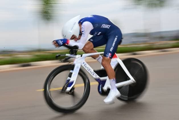 French Maxime Decomble pictured in action during the Men U23 Individual Time Trial race (31,2km) at the cycling road world championships, in Kigali, Rwanda, Monday 22 September 2025. The 2025 UCI Road World Championships take place from 21 to 28 September in Kigali, Rwanda. DIRKxWAEM  x135003500x