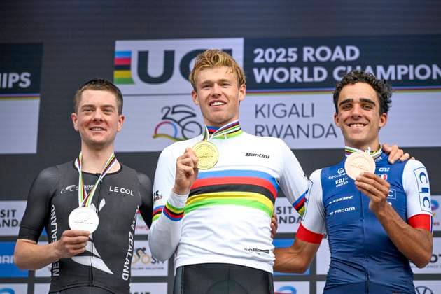 UCI 2025 Road World Championship, WM, Weltmeisterschaft Kigali 22 09 2025 KIGALI, RWANDA - SEPTEMBER 22 : Soderqvist Jakob (SWE), Pringle Nate (NZL) and Decomble Maxime (FRA) during the Men U23 Individual Time Trial of the UCI Road World Championships 2025 92nd edition an UCI World Championships cycling race of 31.2 km with start in Kigali and finish in Kigali on September 22, 2025 in Kigali, Rwanda, 22 09 2025 Kigali Rwanda  Copyright: xJanxDexMeuleneirx