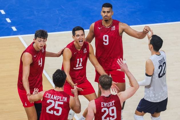 (250922) -- PASAY CITY, Sept. 22, 2025 -- Players of the United States celebrate after scoring a point during the round of 16 match between the United States and Slovenia at the FIVB Men s World Championship, WM, Weltmeisterschaft 2025 in Pasay City, the Philippines, Sept. 22, 2025. ) (SP)PHILIPPINES-PASAY CITY-VOLLEYBALL-FIVB MEN S WORLD CHAMPIONSHIP 2025-SLO VS USA ROUELLExUMALI 