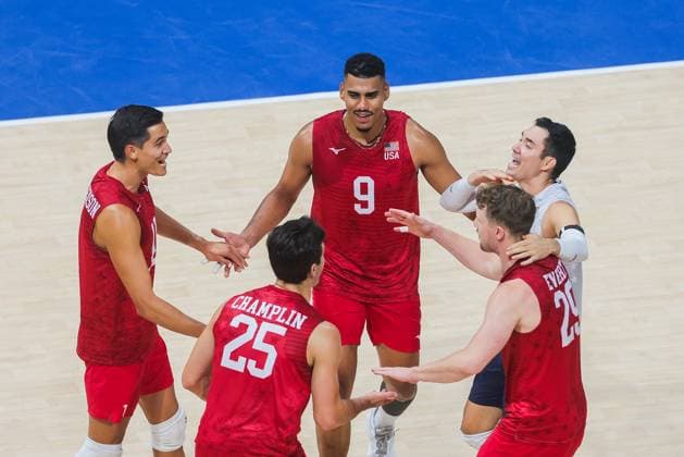 (250922) -- PASAY CITY, Sept. 22, 2025 -- Players of the United States celebrate after scoring a point during the round of 16 match between the United States and Slovenia at the FIVB Men s World Championship, WM, Weltmeisterschaft 2025 in Pasay City, the Philippines, Sept. 22, 2025. ) (SP)PHILIPPINES-PASAY CITY-VOLLEYBALL-FIVB MEN S WORLD CHAMPIONSHIP 2025-SLO VS USA ROUELLExUMALI 