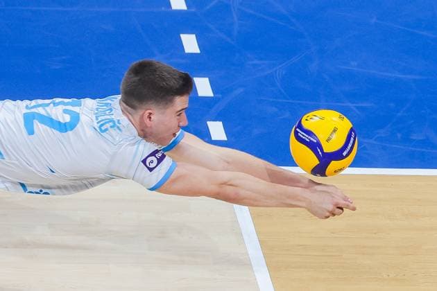 (250922) -- PASAY CITY, Sept. 22, 2025 -- Grega Okroglic of Slovenia competes during the round of 16 match between the United States and Slovenia at the FIVB Men s World Championship, WM, Weltmeisterschaft 2025 in Pasay City, the Philippines, Sept. 22, 2025. ) (SP)PHILIPPINES-PASAY CITY-VOLLEYBALL-FIVB MEN S WORLD CHAMPIONSHIP 2025-SLO VS USA ROUELLExUMALI 