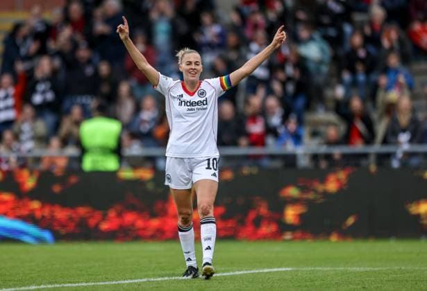 DEU, Frankfurt, Eintracht Frankfurt vs RB Leipzig, Google Pixel Frauen Bundesliga DFB, Saison 2526, Stadion am Bretanobad, 3 Spieltag, im Bild Erà leta Memeti Eintracht Frankfurt 27 scores the goal for 1 0, Jubel bei Laura Freigang Eintracht Frankfurt 10 DFB DFL REGULATIONS PROHIBIT ANY USE OF PHOTOGRAPHS AS IMAGE SEQUENCES AND OR QUASI VIDEO, 22 09 2025, Copyright: HMBxMedia HendrikxHamelau