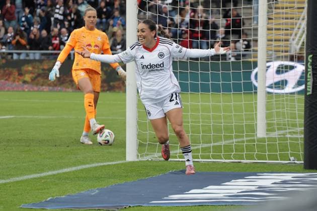 22 09 2025, xgrfx, Soccer Google Pixel Women Bundesliga, Eintracht Frankfurt RB Leipzig v l Tor, Ereleta Memeti Eintracht Frankfurt DFL DFB REGULATIONS PROHIBIT ANY USE OF PHOTOGRAPHS as IMAGE SEQUENCES and or QUASI VIDEO Frankfurt am Main