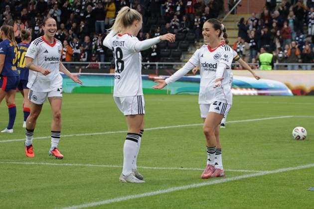 22 09 2025, xgrfx, Soccer Google Pixel Women Bundesliga, Eintracht Frankfurt RB Leipzig v l Tor, Ereleta Memeti Eintracht Frankfurt DFL DFB REGULATIONS PROHIBIT ANY USE OF PHOTOGRAPHS as IMAGE SEQUENCES and or QUASI VIDEO Frankfurt am Main