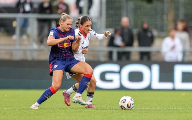 DEU, Frankfurt, Eintracht Frankfurt vs RB Leipzig, Google Pixel Frauen Bundesliga DFB, Saison 2526, Stadion am Bretanobad, 3 Spieltag, im Bild f l n r Marleen Schimmer RB Leipzig 14 , Erà leta Memeti Eintracht Frankfurt 27 DFB DFL REGULATIONS PROHIBIT ANY USE OF PHOTOGRAPHS AS IMAGE SEQUENCES AND OR QUASI VIDEO, 22 09 2025, Copyright: HMBxMedia HendrikxHamelau