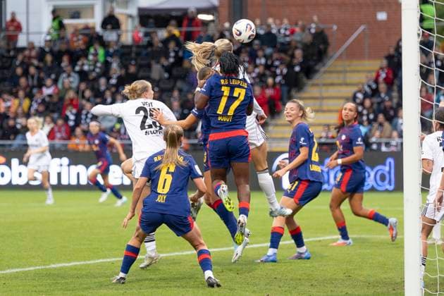 Google Pixel Womens Bundesliga Eintracht Frankfurt RB Leipzig, 22 09 2025 Amanda Ilestedt Eintracht Frankfurt 13 scores the goal to 3 1 by head after a corner kick, Eintracht Frankfurt RB Leipzig, Frankfurt, Stadion am Brentanobad, 22 9 2025 Copyright: xBEAUTIFULxSPORTS Gawlikx