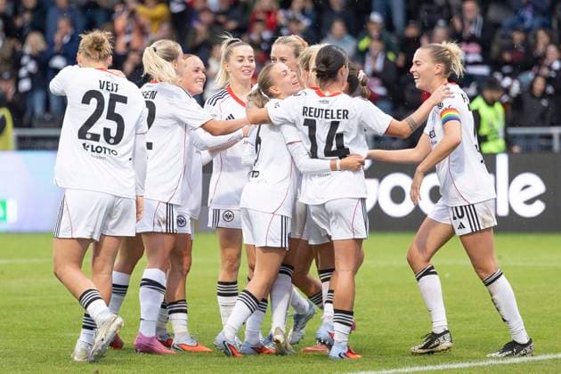 Google Pixel Womens Bundesliga Eintracht Frankfurt RB Leipzig, 22 09 2025 Amanda Ilestedt Eintracht Frankfurt 13 Geraldine Reuteler Eintracht Frankfurt 14 Elisa Senß Senss Eintracht Frankfurt 6 Laura Freigang Eintracht Frankfurt 10 Lisanne Gräwe Eintracht Frankfurt 8 Jella Veit Eintracht Frankfurt 25 Nadine Riesen Eintracht Frankfurt 22 celebrate a goal, Eintracht Frankfurt RB Leipzig, Frankfurt, Stadion am Brentanobad, 22 9 2025 Copyright: xBEAUTIFULxSPORTS Gawlikx