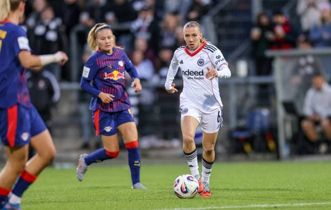 DEU, Frankfurt, Eintracht Frankfurt vs RB Leipzig, Google Pixel Frauen Bundesliga DFB, Saison 2526, Stadion am Bretanobad, 3 Spieltag, im Bild Elisa Senß Eintracht Frankfurt 6 DFB DFL REGULATIONS PROHIBIT ANY USE OF PHOTOGRAPHS AS IMAGE SEQUENCES AND OR QUASI VIDEO, 22 09 2025, Copyright: HMBxMedia HendrikxHamelau