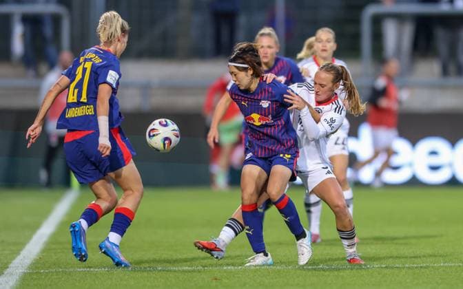 DEU, Frankfurt, Eintracht Frankfurt vs RB Leipzig, Google Pixel Frauen Bundesliga DFB, Saison 2526, Stadion am Bretanobad, 3 Spieltag, im Bild f l n r Mai Kadowaki RB Leipzig 15 , Lisanne Gräwe Eintracht Frankfurt 8 DFB DFL REGULATIONS PROHIBIT ANY USE OF PHOTOGRAPHS AS IMAGE SEQUENCES AND OR QUASI VIDEO, 22 09 2025, Copyright: HMBxMedia HendrikxHamelau