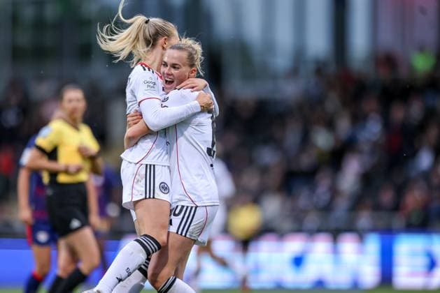 DEU, Frankfurt, Eintracht Frankfurt vs RB Leipzig, Google Pixel Frauen Bundesliga DFB, Saison 2526, Stadion am Bretanobad, 3 Spieltag, im Bild Rebecka Blomqvist Eintracht Frankfurt 28 scores the goal to 2 1, Jubel und Freude DFB DFL REGULATIONS PROHIBIT ANY USE OF PHOTOGRAPHS AS IMAGE SEQUENCES AND OR QUASI VIDEO, 22 09 2025, Copyright: HMBxMedia HendrikxHamelau