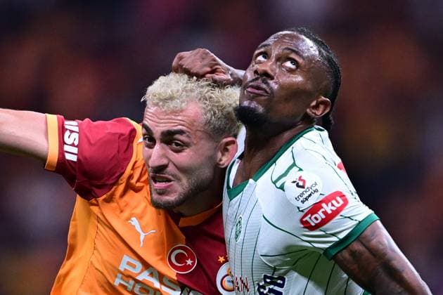 Galatasaray v TUMOSAN Konyaspor - Turkish Super Lig ISTANBUL, TURKIYE - SEPTEMBER 22: Galatasaray’s Baris Alper Yilmaz (L) competes against TUMOSAN Konyaspor’s Yhoan Andzouana (R) during the Trendyol Super Lig week 6 match between Galatasaray and TUMOSAN Konyaspor at RAMS Park in Istanbul, Turkiye, on September 22, 2025. Abdulhamid Hosbas Anadolu Istanbul Turkey. Editorial use only. Please get in touch for any other usage.  Copyright: x2025xAnadoluxAbdulhamidxHosbasx