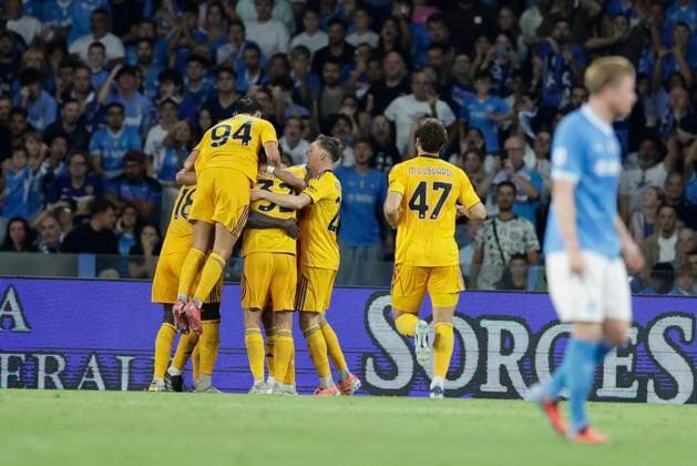 Pisa™s M Bala Nzola celebrates after scoring a goal with team mate during the Serie A soccer match between Napoli and Pisa at the Diego Armando Maradona Stadium in Naples, southern italy - Monday , September 22 , 2025. - Soccer .  Copyright: xAlessandroxGarofalo LaPressex
