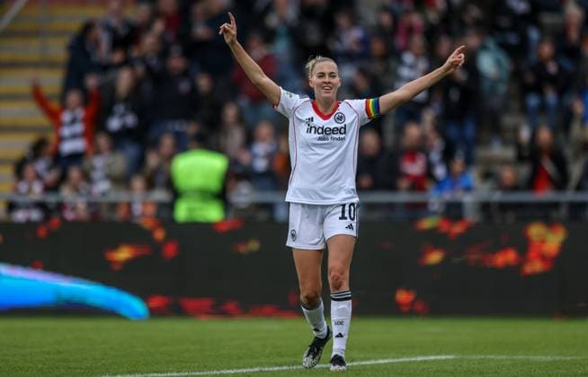 DEU, Frankfurt, Eintracht Frankfurt vs RB Leipzig, Google Pixel Frauen Bundesliga DFB, Saison 2526, Stadion am Bretanobad, 3. Spieltag, im Bild: Laura Freigang (Eintracht Frankfurt 10) jubelt über das Tor von Rebecka Blomqvist (Eintracht Frankfurt 28) DFB DFL REGULATIONS PROHIBIT ANY USE OF PHOTOGRAPHS AS IMAGE SEQUENCES AND OR QUASI-VIDEO, 22.09.2025, *** DEU, Frankfurt, Eintracht Frankfurt vs RB Leipzig, Google Pixel Frauen Bundesliga DFB, Saison 2526, Stadion am Bretanobad, 3 Spieltag, im Bild Laura Freigang Eintracht Frankfurt 10 jubilates over the goal by Rebecka Blomqvist Eintracht Frankfurt 28 DFB DFL REGULATIONS PROHIBIT ANY USE OF PHOTOGRAPHS AS IMAGE SEQUENCES AND OR QUASI VIDEO, 22 09 2025, Copyright: HMBxMedia HendrikxHamelau