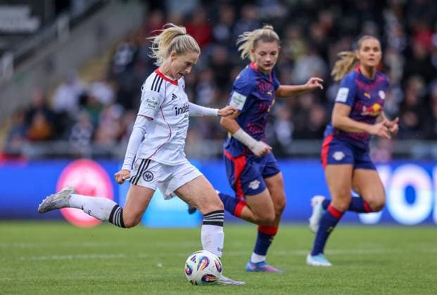 DEU, Frankfurt, Eintracht Frankfurt vs RB Leipzig, Google Pixel Frauen Bundesliga DFB, Saison 2526, Stadion am Bretanobad, 3 Spieltag, im Bild Rebecka Blomqvist Eintracht Frankfurt 28 erzielt da Tor für Frankfurt DFB DFL REGULATIONS PROHIBIT ANY USE OF PHOTOGRAPHS AS IMAGE SEQUENCES AND OR QUASI VIDEO, 22 09 2025, Copyright: HMBxMedia HendrikxHamelau
