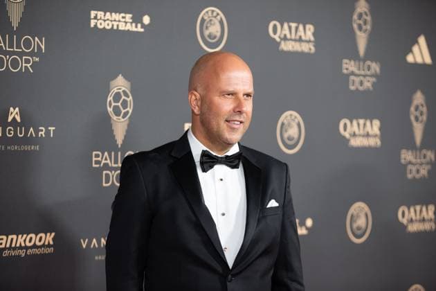 September 22, 2025, Paris, Å½Le-De-France, France: September 22, 2025, Paris, France: Liverpool coach Arne Slot on the red carpet in the Tho oÂ¢tre du ChoÂ¢telet. Paris France - ZUMAp284 20250922_zip_p284_047 Copyright: xMickaelxPintax