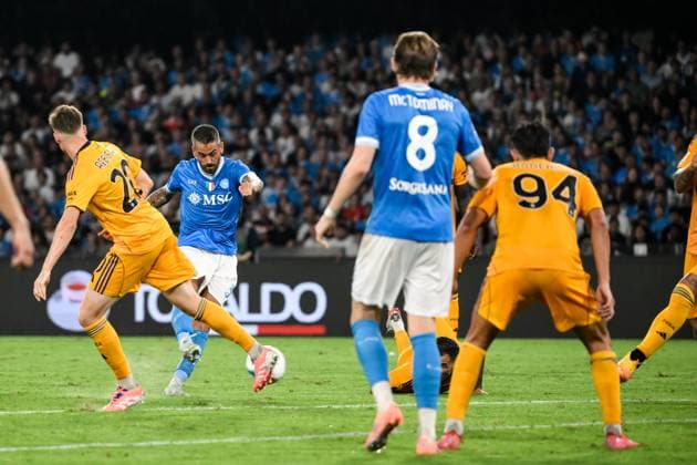 Leonardo Spinazzola of SSC Napoli scores the goal of 2-1 during the Serie A 2025 2026 football match between SSC Napoli and Pisa SC 1909 at Diego Armando Maradona stadium in Naples (Italy), September 22, 2025. andreaxstaccioli