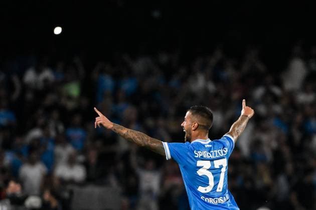 Leonardo Spinazzola of SSC Napoli celebrates with after scoring the goal of 2-1 during the Serie A 2025 2026 football match between SSC Napoli and Pisa SC 1909 at Diego Armando Maradona stadium in Naples (Italy), September 22, 2025. andreaxstaccioli