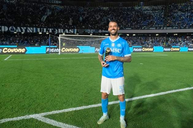 Napoli s Leonardo Spinazzola Panini Player of the match during the Serie A soccer match between Napoli and Pisa at the Diego Armando Maradona Stadium in Naples, southern italy - Monday , September 22 , 2025. - Soccer .  Copyright: xAlessandroxGarofalo LaPressex
