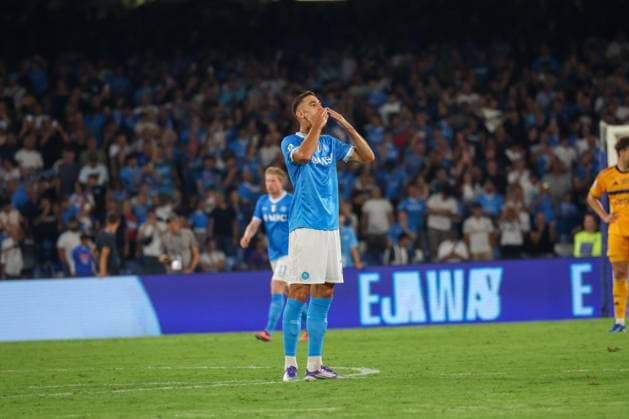 September 22, 2025, Napoli, Campania, ITALIA: During the 2025 26 Italian Serie A football match between SSC Napoli and Pisa on September 22, 2025, at the Diego Armando Maradona Stadium in Naples...Pictured: goal the Lorenzo Lucca of SSC Napoli Napoli ITALIA - ZUMAs236 20250922_aap_s236_072 Copyright: xFabioxSassox