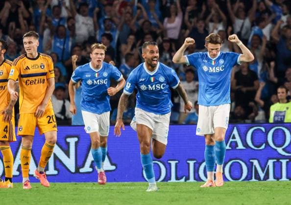 September 22, 2025, Napoli, Campania, ITALIA: During the 2025 26 Italian Serie A football match between SSC Napoli and Pisa on September 22, 2025, at the Diego Armando Maradona Stadium in Naples...Pictured: goal the Leonardo Spinazzola of SSC Napoli Napoli ITALIA - ZUMAs236 20250922_aap_s236_091 Copyright: xFabioxSassox
