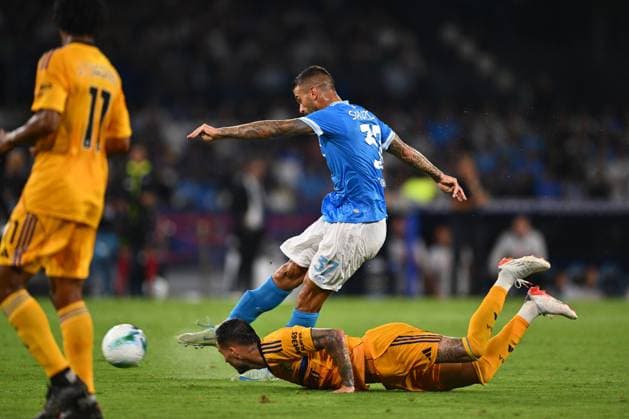 CALCIO - Serie A - SSC Napoli vs Pisa SC Leonardo Spinazzola of S.S.C. Napoli scores the goal for 2-1 during the 4th day of the Serie A Championship between S.S.C. Napoli and A.C. Pisa 1909 at the Diego Armando Maradona Stadium on September 22, 2025 in Naples, Italy. Naples Italy  Copyright: xIPAxSport ABACAx