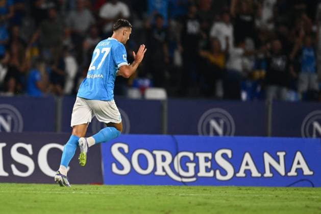 CALCIO - Serie A - SSC Napoli vs Pisa SC Lorenzo Lucca of S.S.C. Napoli celebrates after scoring the goal of 3-1 during the 4th day of the Serie A Championship between S.S.C. Napoli and A.C. Pisa 1909 at the Diego Armando Maradona Stadium on September 22, 2025 in Naples, Italy. Naples Italy  Copyright: xIPAxSport ABACAx