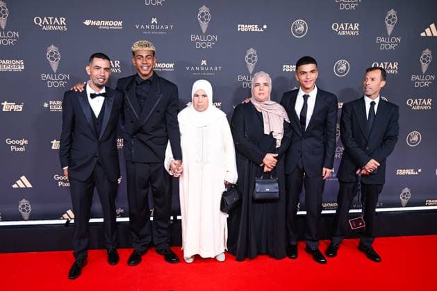 FOOTBALL : Ballon d Or 2025 - Paris - 22 09 2025 Lamine Yamal and his family attend the Ballon d Or Ceremony at Theatre du Chatelet on September 22, 2025 in Paris, France ( Photo by Federico Pestellini PSNewz ) ParisFrance  Copyright: xFedericoxPestellinix