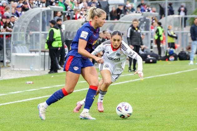 22 09 2025, xgrfx, Soccer Google Pixel Women Bundesliga, Eintracht Frankfurt RB Leipzig v l Marleen Schimmer RB Leipzig , Ereleta Memeti Eintracht Frankfurt DFL DFB REGULATIONS PROHIBIT ANY USE OF PHOTOGRAPHS as IMAGE SEQUENCES and or QUASI VIDEO Frankfurt am Main