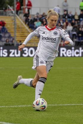 22 09 2025, xgrfx, Soccer Google Pixel Women Bundesliga, Eintracht Frankfurt RB Leipzig v l Rebecka Blomqvist Eintracht Frankfurt DFL DFB REGULATIONS PROHIBIT ANY USE OF PHOTOGRAPHS as IMAGE SEQUENCES and or QUASI VIDEO Frankfurt am Main