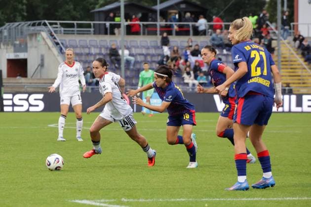 22 09 2025, xgrfx, Soccer Google Pixel Women Bundesliga, Eintracht Frankfurt RB Leipzig v l Geraldine Reuteler Eintracht Frankfurt , Mai Kadowaki RB Leipzig DFL DFB REGULATIONS PROHIBIT ANY USE OF PHOTOGRAPHS as IMAGE SEQUENCES and or QUASI VIDEO Frankfurt am Main