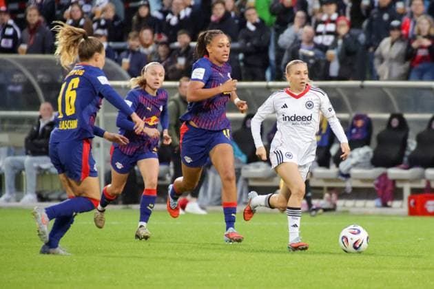 22 09 2025, xgrfx, Soccer Google Pixel Women Bundesliga, Eintracht Frankfurt RB Leipzig v l Annabel Schasching, Delice Boboy RB Leipzig , Elisa Senß Eintracht Frankfurt DFL DFB REGULATIONS PROHIBIT ANY USE OF PHOTOGRAPHS as IMAGE SEQUENCES and or QUASI VIDEO Frankfurt am Main