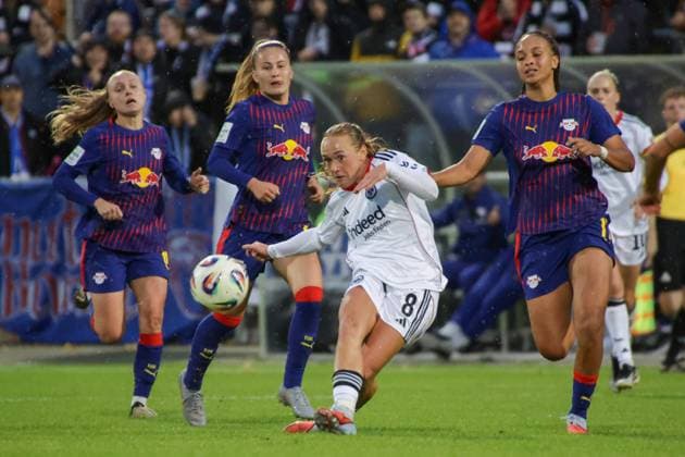22 09 2025, xgrfx, Soccer Google Pixel Women Bundesliga, Eintracht Frankfurt RB Leipzig v l Lisanne Gräwe Eintracht Frankfurt , Delice Boboy RB Leipzig DFL DFB REGULATIONS PROHIBIT ANY USE OF PHOTOGRAPHS as IMAGE SEQUENCES and or QUASI VIDEO Frankfurt am Main