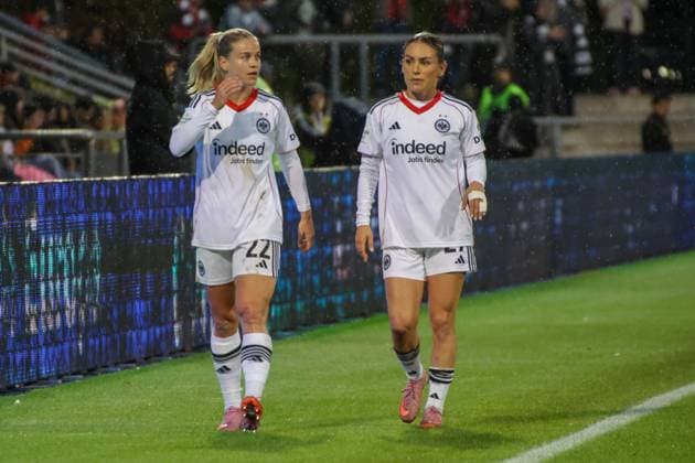 22 09 2025, xgrfx, Soccer Google Pixel Women Bundesliga, Eintracht Frankfurt RB Leipzig v l Nadine Riesen, Ereleta Memeti Eintracht Frankfurt DFL DFB REGULATIONS PROHIBIT ANY USE OF PHOTOGRAPHS as IMAGE SEQUENCES and or QUASI VIDEO Frankfurt am Main