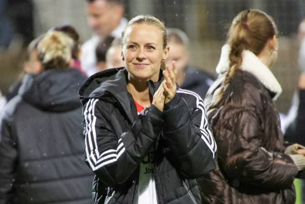 22 09 2025, xgrfx, Fußball Google Pixel Frauen Bundesliga, Eintracht Frankfurt RB Leipzig v l Amanda Ilestedt Eintracht Frankfurt DFL DFB REGULATIONS PROHIBIT ANY USE OF PHOTOGRAPHS as IMAGE SEQUENCES and or QUASI VIDEO Frankfurt am Main