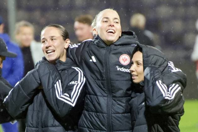 22 09 2025, xgrfx, Soccer Google Pixel Women Bundesliga, Eintracht Frankfurt RB Leipzig v l Geraldine Reuteler, Laura Freigang, Elisa Senß Eintracht Frankfurt DFL DFB REGULATIONS PROHIBIT ANY USE OF PHOTOGRAPHS as IMAGE SEQUENCES and or QUASI VIDEO Frankfurt am Main