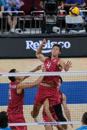 September 22, 2025, Pasay City, Manila, Philippines: USA vs Slovenia during the FIVB Mens Volleyball World Championship, WM, Weltmeisterschaft 2025 in Manila, Philippines. USA and Slovenia at 1 set all. USA lead in the 3rd set. USAs Jeffrey JENDRYK II in action Pasay City Philippines - ZUMAr144 20250922_zap_r144_004 Copyright: xJaynexRussellx