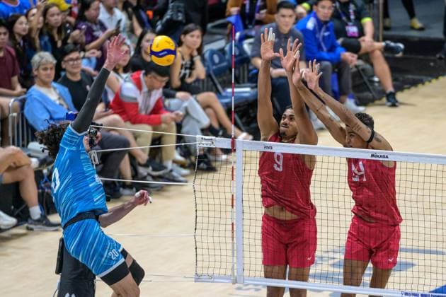 September 22, 2025, Pasay City, Manila, Philippines: USA vs Slovenia during the FIVB Mens Volleyball World Championship, WM, Weltmeisterschaft 2025 in Manila, Philippines. USA and Slovenia at 1 set all. USA lead in the 3rd set. USAs Gabriel GARCIA (L) and Merrick McHENRY in action Pasay City Philippines - ZUMAr144 20250922_zap_r144_006 Copyright: xJaynexRussellx
