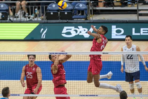 September 22, 2025, Pasay City, Manila, Philippines: USA vs Slovenia during the FIVB Mens Volleyball World Championship, WM, Weltmeisterschaft 2025 in Manila, Philippines. USAs Merrick McHENRY at the net Pasay City Philippines - ZUMAr144 20250922_zap_r144_011 Copyright: xJaynexRussellx
