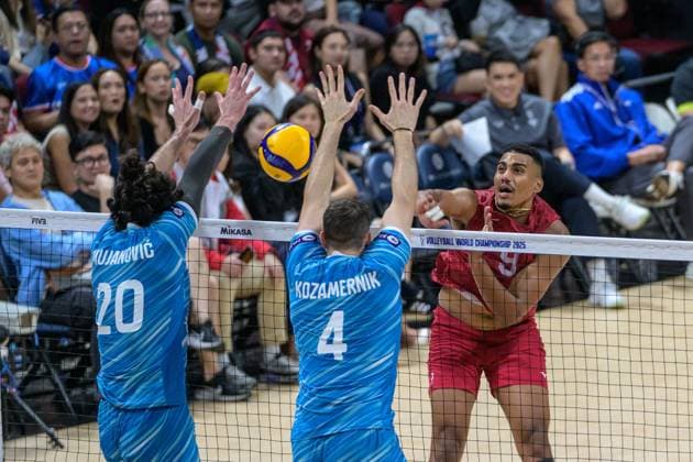 September 22, 2025, Pasay City, Manila, Philippines: USA vs Slovenia during the FIVB Mens Volleyball World Championship, WM, Weltmeisterschaft 2025 in Manila, Philippines. USA and Slovenia at 1 set all. USA lead in the 3rd set. USA Gabriel GARCIA at the net Pasay City Philippines - ZUMAr144 20250922_zap_r144_026 Copyright: xJaynexRussellx