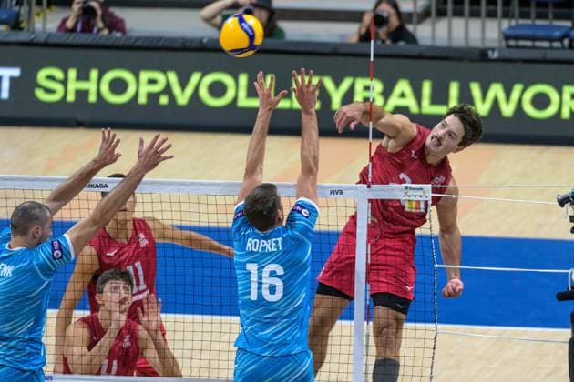 September 22, 2025, Pasay City, Manila, Philippines: USA vs Slovenia during the FIVB Mens Volleyball World Championship, WM, Weltmeisterschaft 2025 in Manila, Philippines. USA and Slovenia at 1 set all. USA lead in the 3rd set. USAs Ethan CHAMPLIN Pasay City Philippines - ZUMAr144 20250922_zap_r144_028 Copyright: xJaynexRussellx