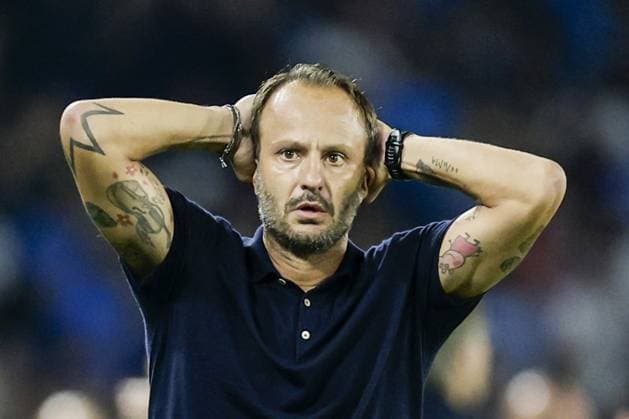 CALCIO - Serie A - SSC Napoli vs Pisa SC Pisa Italian coach Alberto Gilardino looks dejected during the Serie A football match between SSC Napoli and Pisa at the Diego Armando Maradona Stadium in Naples, on September 22, 2025. Naples Italy  Copyright: xIPAxSport ABACAx