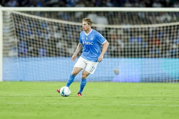 CALCIO - Serie A - SSC Napoli vs Pisa SC Napoli s Belgian midfielder Kevin De Bruyne controls the ball during the Serie A football match between SSC Napoli and Pisa at the Diego Armando Maradona Stadium in Naples, on September 22, 2025. Naples Italy  Copyright: xIPAxSport ABACAx