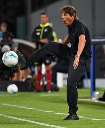 (250923) -- NAPLES, Sept. 23, 2025 -- Napoli s head coach Antonio Conte reacts during a Serie A football match between Napoli and Pisa in Naples, Italy, Sept. 22, 2025. (Photo by Xinhua) (SP)ITALY-NAPLES-FOOTBALL-SERIE A-NAPOLI VS PISA AlbertoxLingria 
