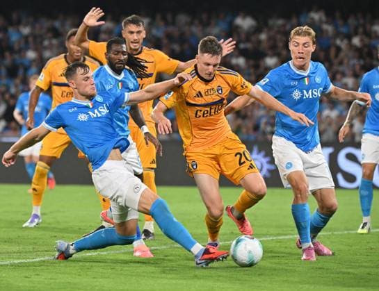 (250923) -- NAPLES, Sept. 23, 2025 -- Napoli s Sam Beukema (front L) and Rasmus Hojlund (front R) vies with Pisa s Michel Aebischer (front C) during a Serie A football match between Napoli and Pisa in Naples, Italy, Sept. 22, 2025. (Photo by Xinhua) (SP)ITALY-NAPLES-FOOTBALL-SERIE A-NAPOLI VS PISA AlbertoxLingria 