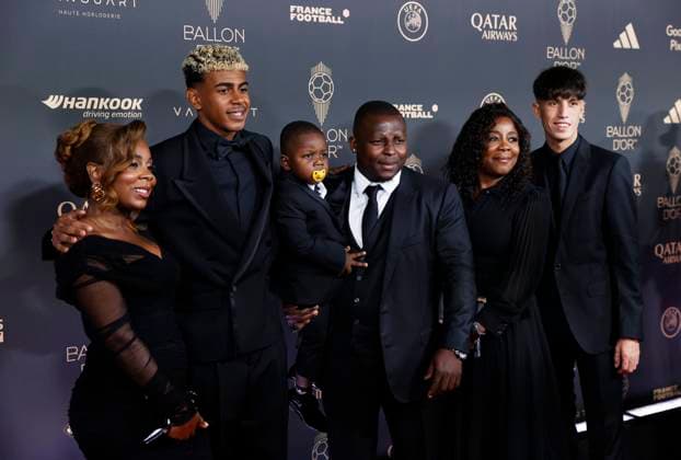 (250923) -- PARIS, Sept. 23, 2025 -- Barcelona s Spanish player Lamine Yamal (2nd L) arrives on the red carpet before the 2025 Ballon d Or France Football award ceremony at the Theatre du Chatelet in Paris, France, on Sept. 22, 2025. ) (SP)FRANCE-PARIS-FOOTBALL-BALLON D OR CEREMONY GaoxJing 