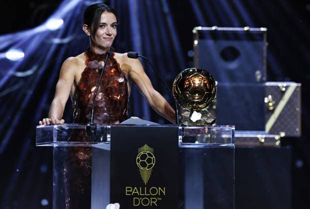 (250923) -- PARIS, Sept. 23, 2025 -- Barcelona s Spanish midfielder Aitana Bonmati speaks on stage as she receives the Woman Ballon d Or award during the 2025 Ballon d Or France Football award ceremony at the Theatre du Chatelet in Paris, France, on Sept. 22, 2025. ) (SP)FRANCE-PARIS-FOOTBALL-BALLON D OR CEREMONY GaoxJing 
